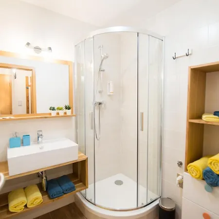 Apartman Colours Mymara 아파트 *